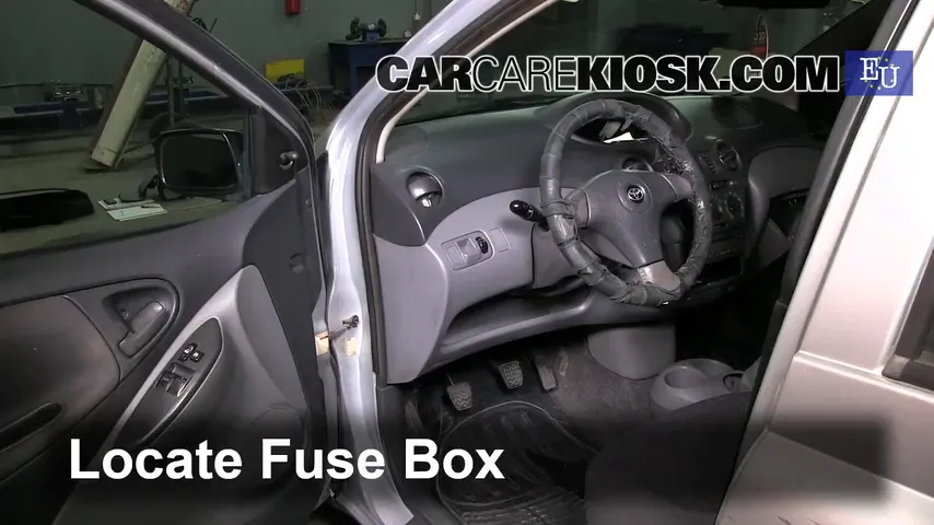 2003 Toyota Yaris 1.3L 4 Cyl. Fuse (Interior) Replace